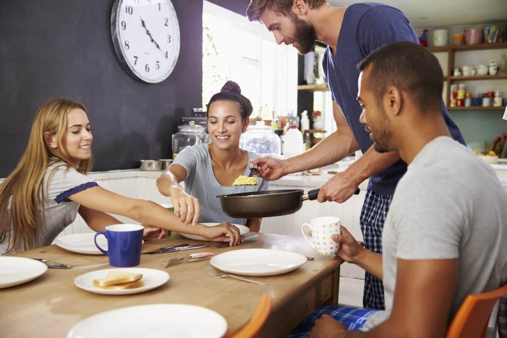 Idée De Diner Entre Amis Dîner entre amis : comment bien l'organiser pour garantir sa réussite